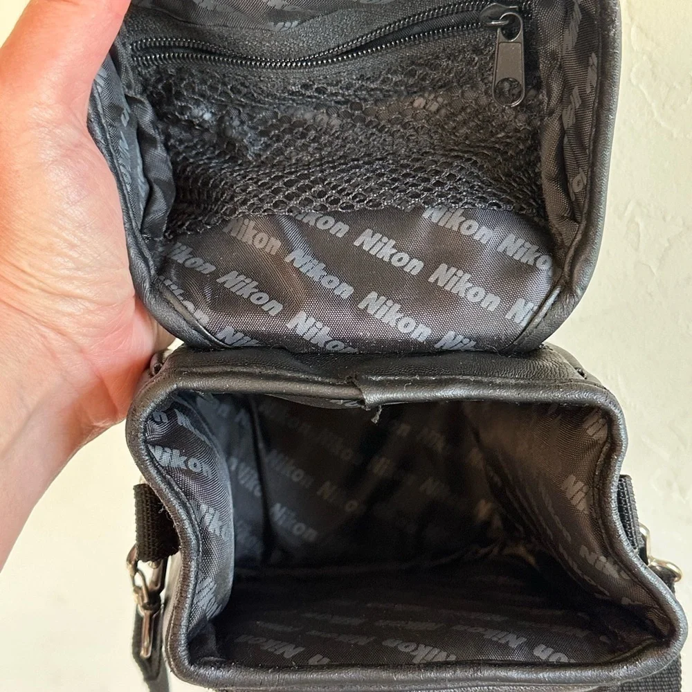 Vintage Nikon 5523 Black Leather Camera Crossbody Mesh & Zipper Pockets Bag